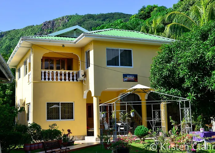 Pet friendly Josies Cottage Beau Vallon 
