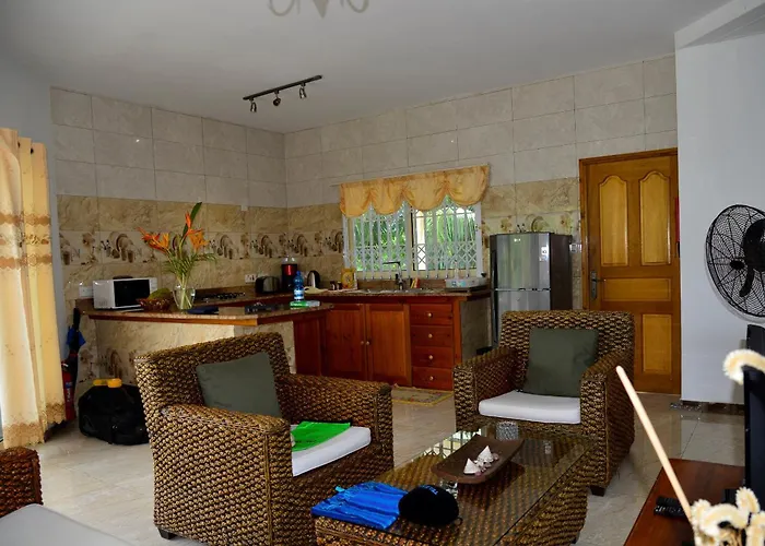 Pet friendly Horizon Selfcatering Apartment Beau Vallon 