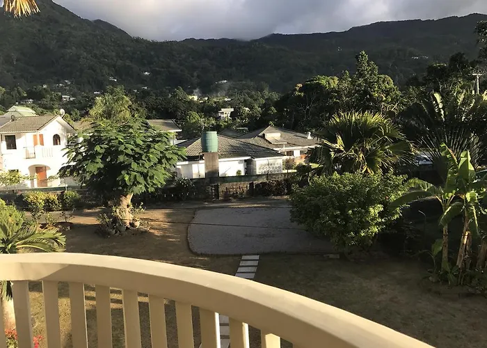 Pet friendly Flower Garden Self-Catering Apartments Beau Vallon 